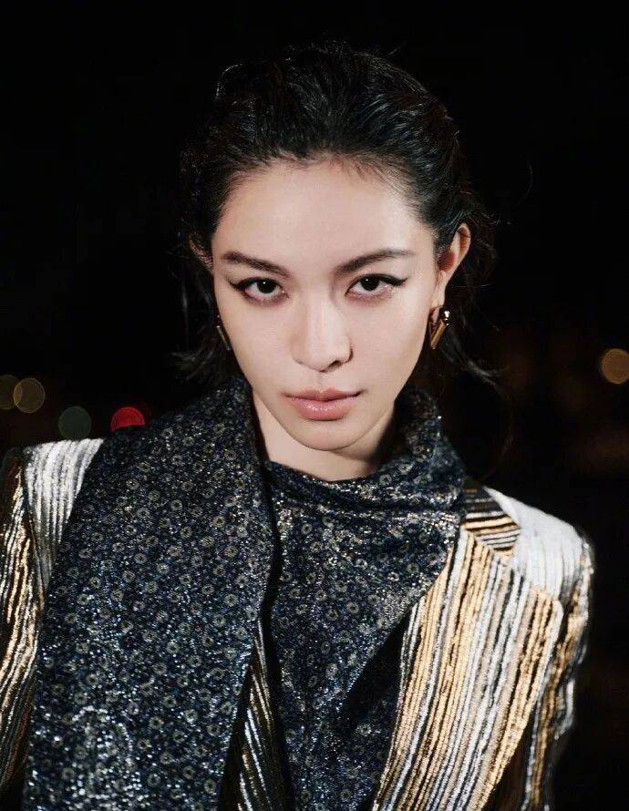 时装周上的女明星<strong></p>
<p>酒鬼酒股票</strong>，秋冬氛围感一键封顶！