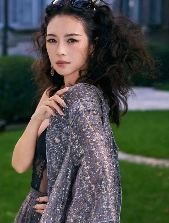 时装周上的女明星<strong></p>
<p>酒鬼酒股票</strong>，秋冬氛围感一键封顶！