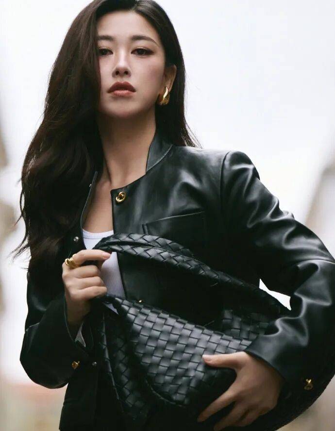 时装周上的女明星<strong></p>
<p>酒鬼酒股票</strong>，秋冬氛围感一键封顶！