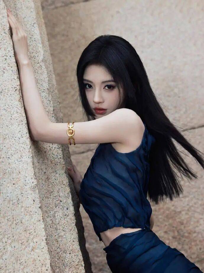 时装周上的女明星<strong></p>
<p>酒鬼酒股票</strong>，秋冬氛围感一键封顶！