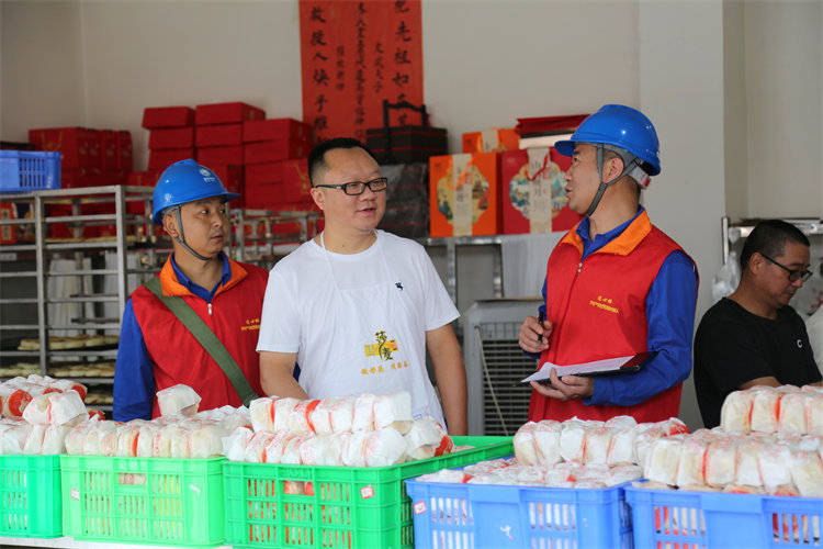 阖家团圆时<strong></p>
<p>赢时胜股票</strong>，他们守护蓉城灯火