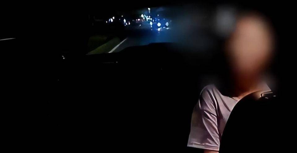 女子打车不给高速过路费<strong></p>
<p>赢时胜股票</strong>，扬言“没钱我不给，有钱我也不给” ！司机将其送回起点