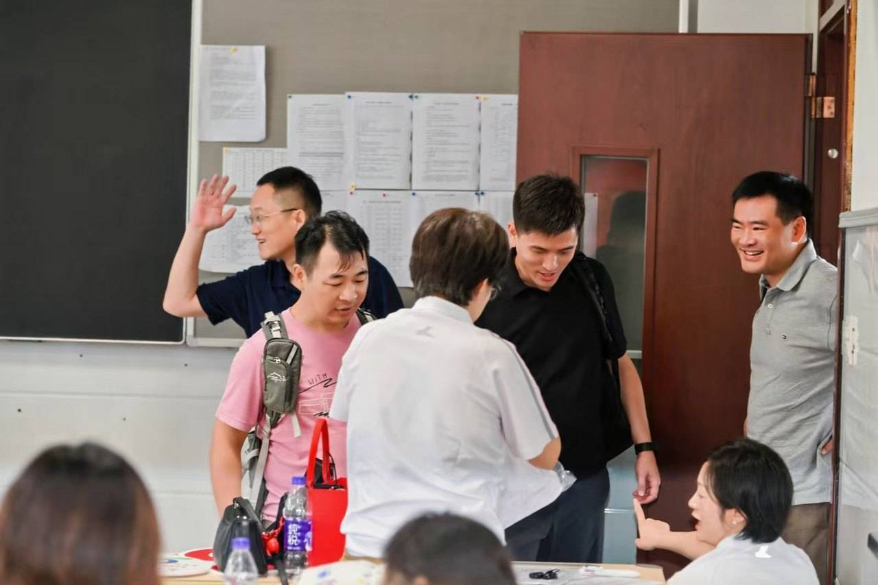 那个让老师骄傲的“调皮”班级！30年同学聚会<strong></p>
<p>华菱钢铁股票</strong>，还伴有一封来自贵州的感谢信
