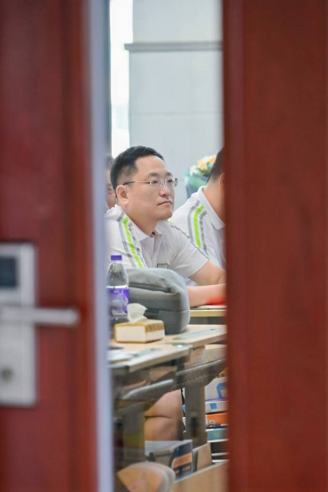 那个让老师骄傲的“调皮”班级！30年同学聚会<strong></p>
<p>华菱钢铁股票</strong>，还伴有一封来自贵州的感谢信