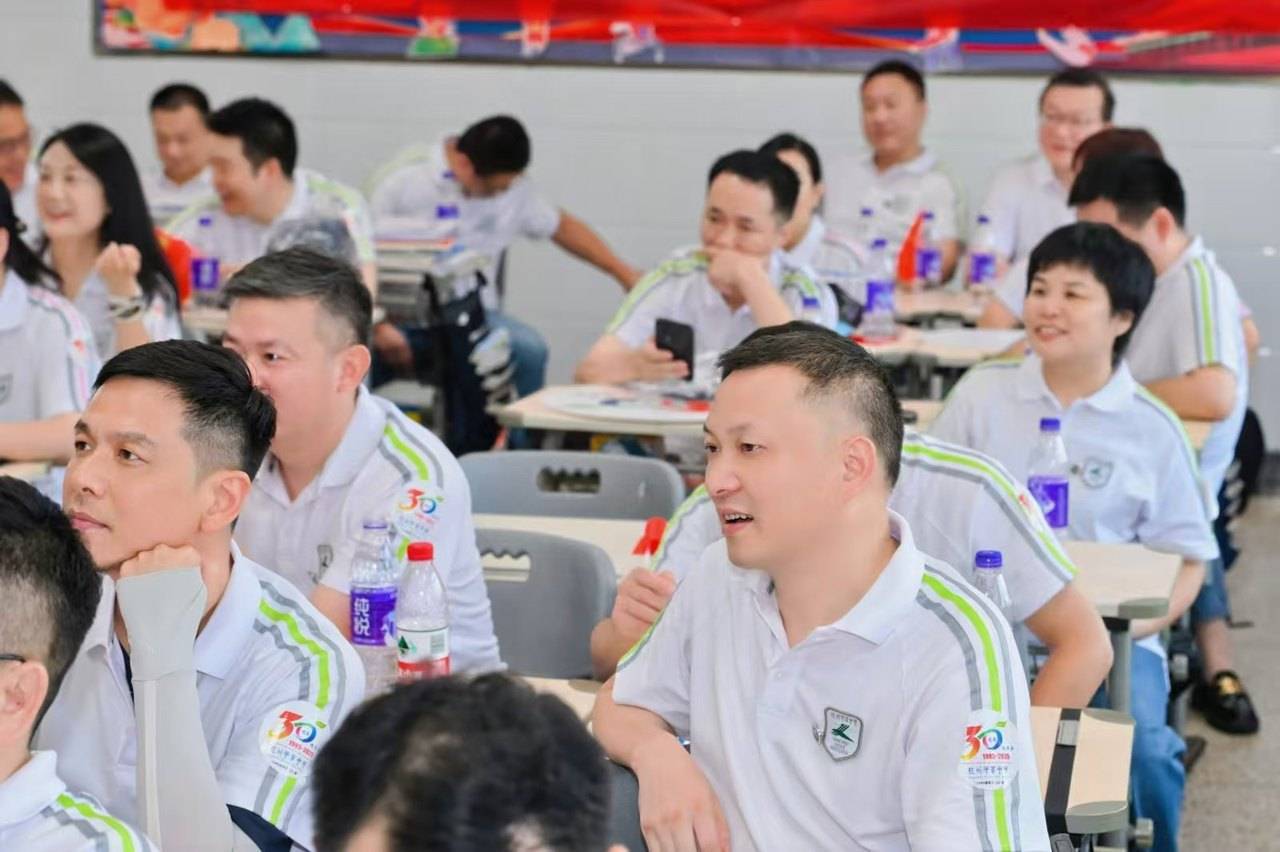 那个让老师骄傲的“调皮”班级！30年同学聚会<strong></p>
<p>华菱钢铁股票</strong>，还伴有一封来自贵州的感谢信