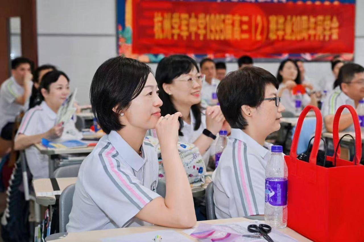 那个让老师骄傲的“调皮”班级！30年同学聚会<strong></p>
<p>华菱钢铁股票</strong>，还伴有一封来自贵州的感谢信