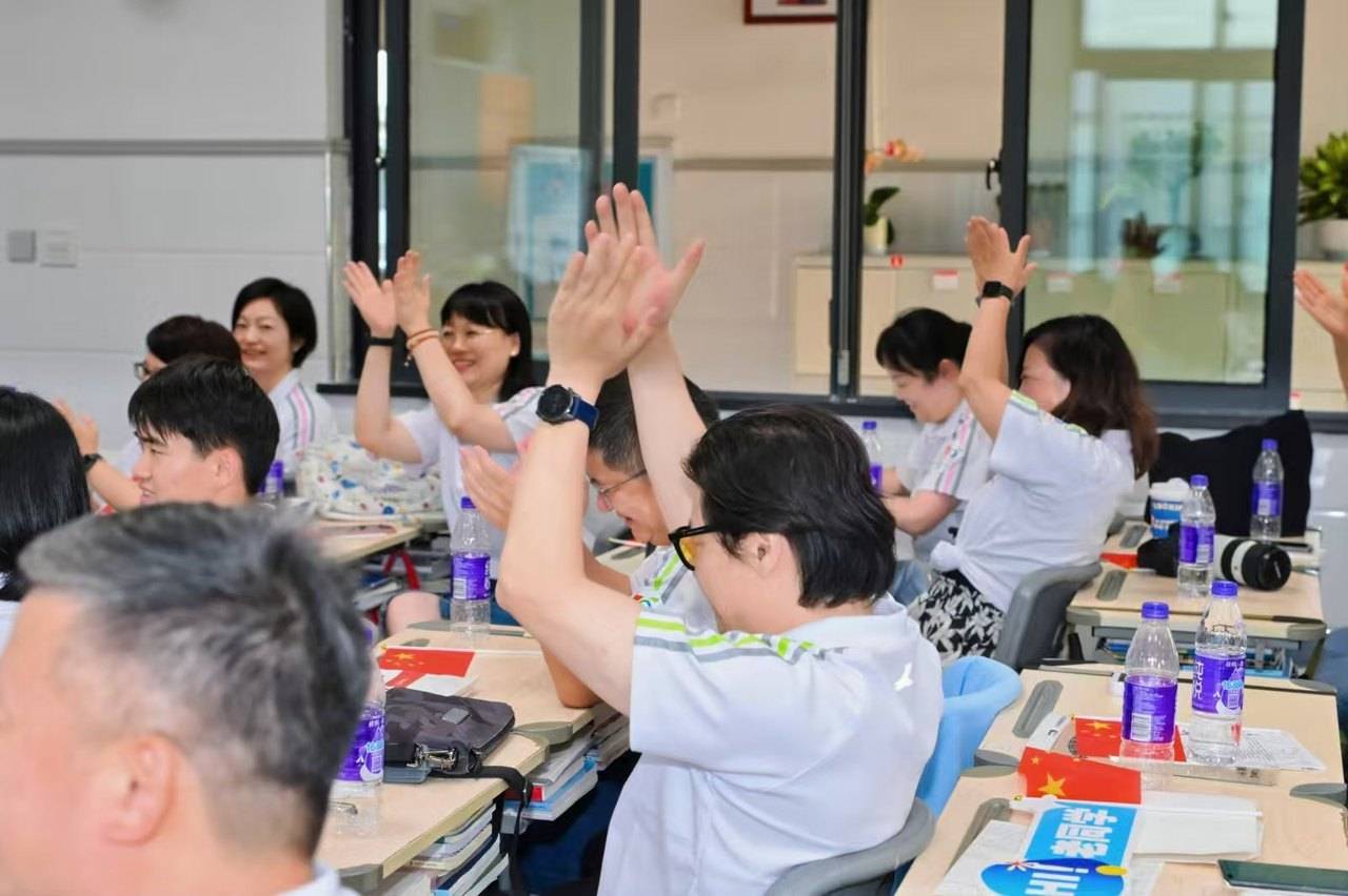 那个让老师骄傲的“调皮”班级！30年同学聚会<strong></p>
<p>华菱钢铁股票</strong>，还伴有一封来自贵州的感谢信