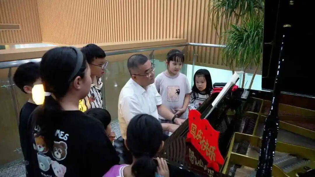 金坛图书馆国庆中秋活动精彩回顾 | 举国同欢庆<strong></p>
<p>华菱钢铁股票</strong>，月满聚中秋