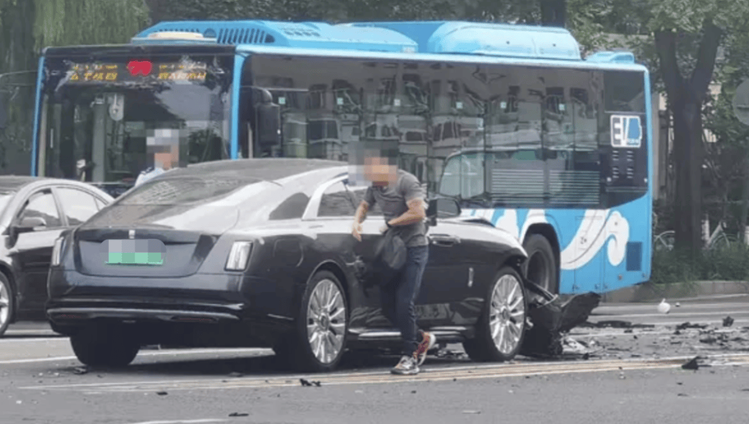 “劳斯莱斯逆行车祸”事件白车家属发声：“丈夫多处骨折！往后日子不知道怎么过”<strong></p>
<p>华菱钢铁股票</strong>，陈震深夜再道歉，并回应“我方律师会全力配合”
