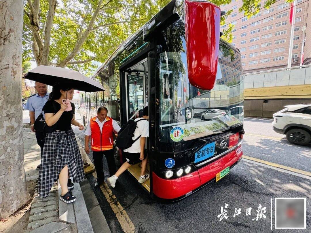 暴增10多倍！武汉这条公交突然火了<strong></p>
<p>攀钢钒钛股票</strong>，大批人赶来坐