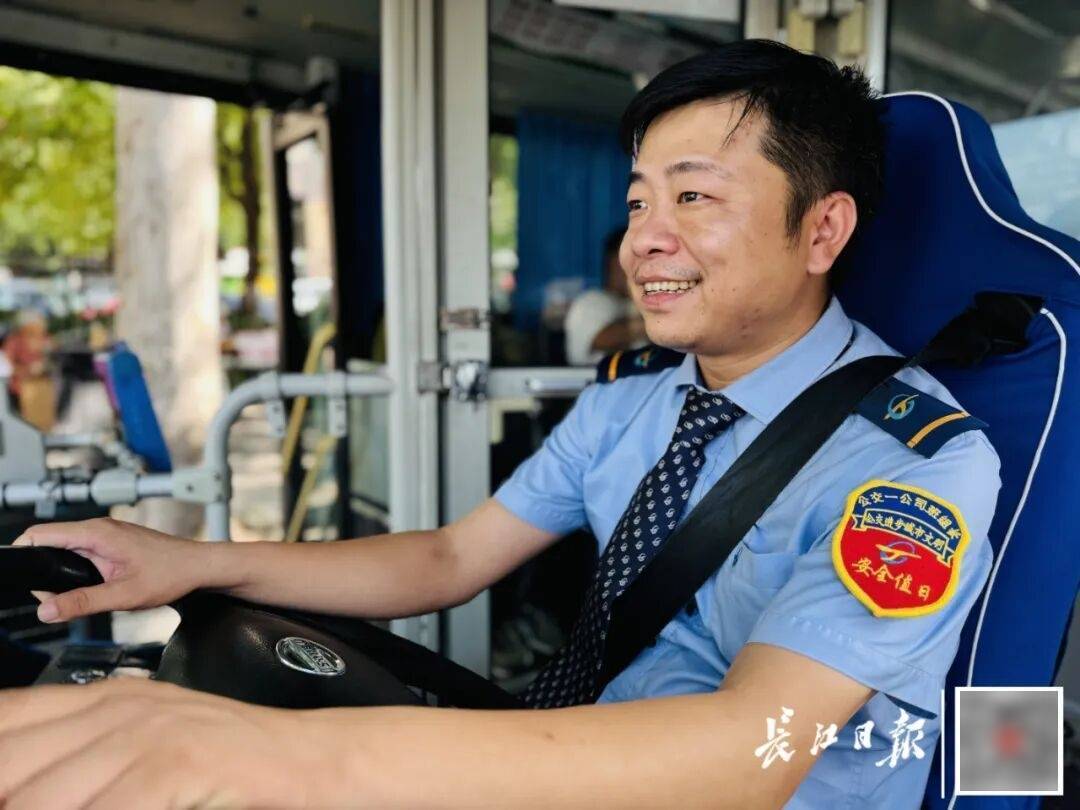 暴增10多倍！武汉这条公交突然火了<strong></p>
<p>攀钢钒钛股票</strong>，大批人赶来坐