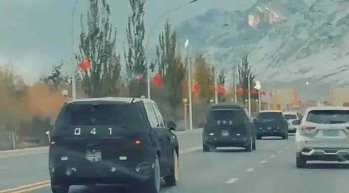疑似小米YU9新疆试车<strong></p>
<p>新华百货股票</strong>，多张路测谍照曝光