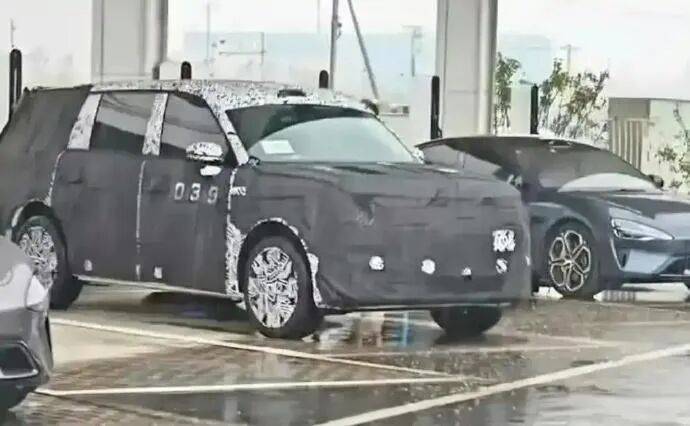 疑似小米YU9新疆试车<strong></p>
<p>新华百货股票</strong>，多张路测谍照曝光
