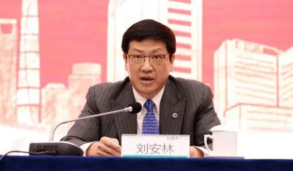 周末打虎！刘安林生活腐化堕落<strong></p>
<p>新华百货股票</strong>，擅权妄为，被开除党籍