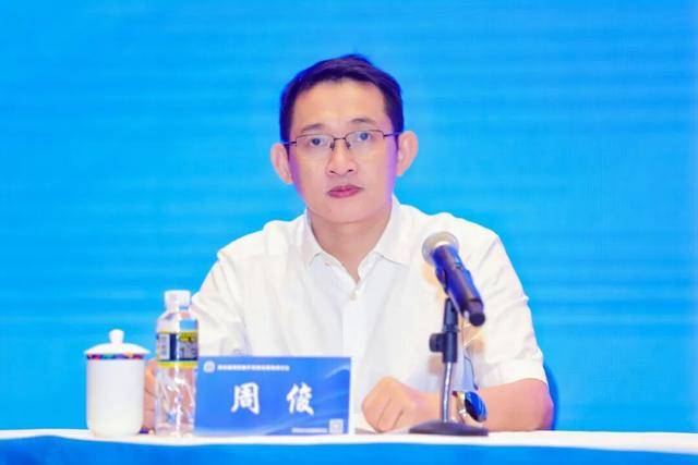 周俊<strong></p>
<p>新华百货股票</strong>，已任省厅党组书记