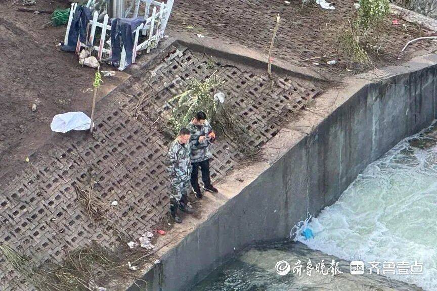 “鱼多得数不过来<strong></p>
<p>四方达股票</strong>，一网子下去能捞好几条”济南锦绣川水库开闸放水，大量鲢鱼被冲出，工作人员：禁止捕捞！