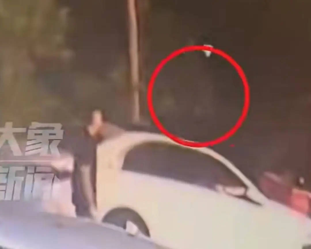 6人开奔驰去餐馆消费370元逃单<strong></p>
<p>股票论坛网</strong>，老板：追出去只扫了50元