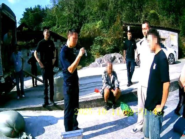 100斤玉米上秤秒变60斤？贵州一村民遭“鬼秤”骗粮！民警出手<strong></p>
<p>豪迈科技股票</strong>，5人被拘