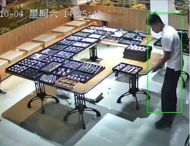 苏州一20岁店员不小心摔碎一盒玉镯损失百万<strong></p>
<p>豪迈科技股票</strong>，老板未要赔偿安慰小伙别有压力