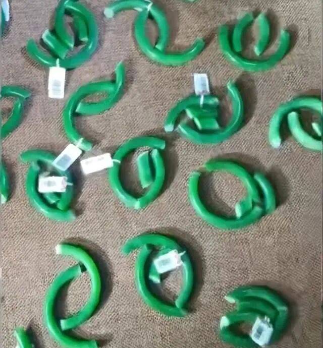 苏州一20岁店员不小心摔碎一盒玉镯损失百万<strong></p>
<p>豪迈科技股票</strong>，老板未要赔偿安慰小伙别有压力