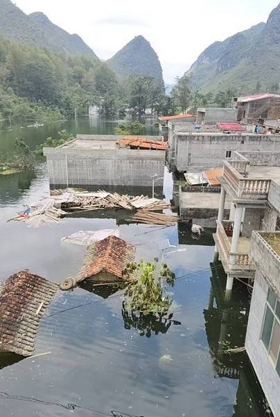 百色多个村庄被困水中已超半月<strong></p>
<p>永鼎股份股票</strong>，长涝难退为何重演？