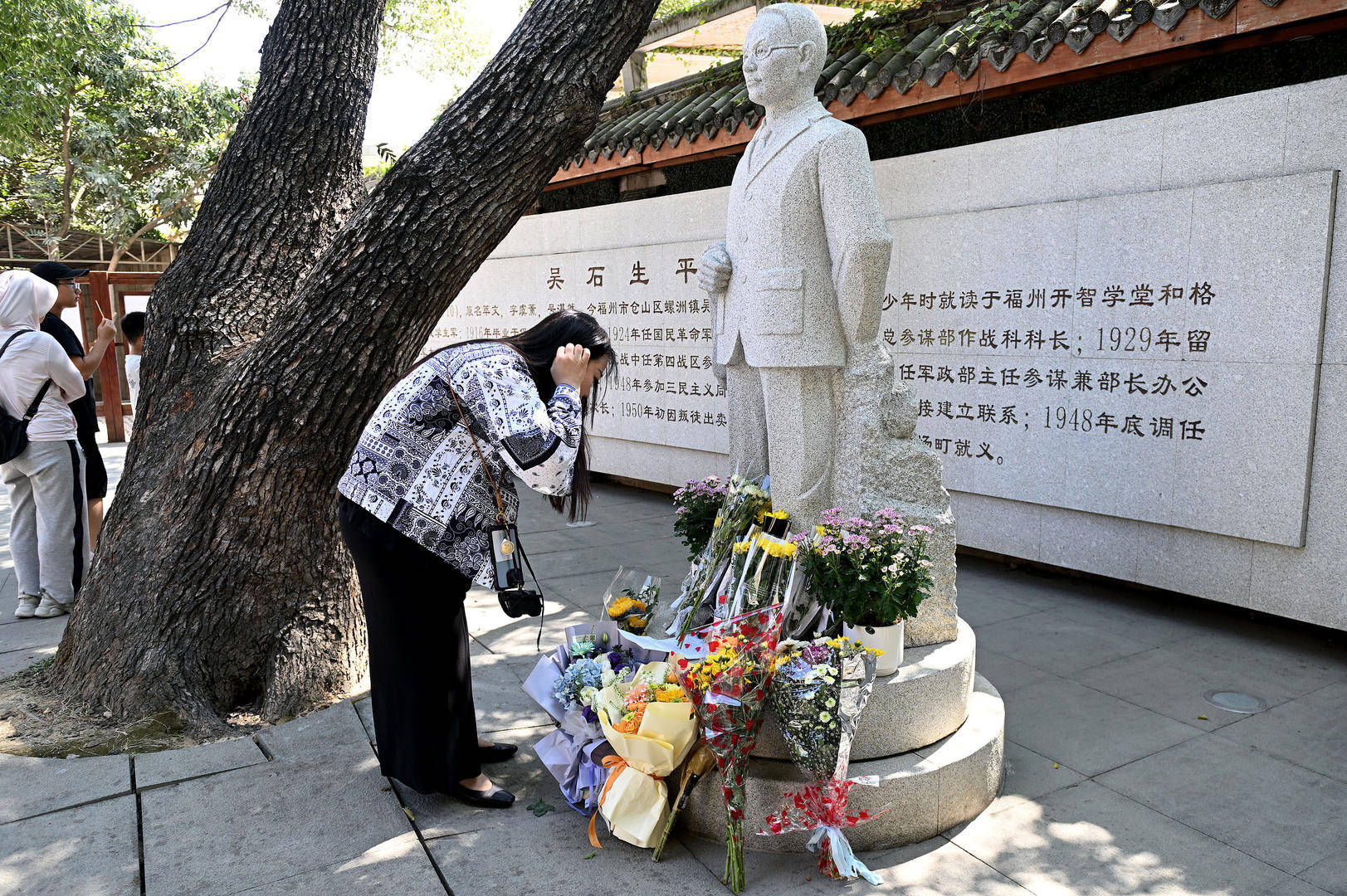 《沉默的荣耀》联合出品人：<strong></p>
<p>东晶电子股票</strong>我们最终选择向真实深深鞠躬