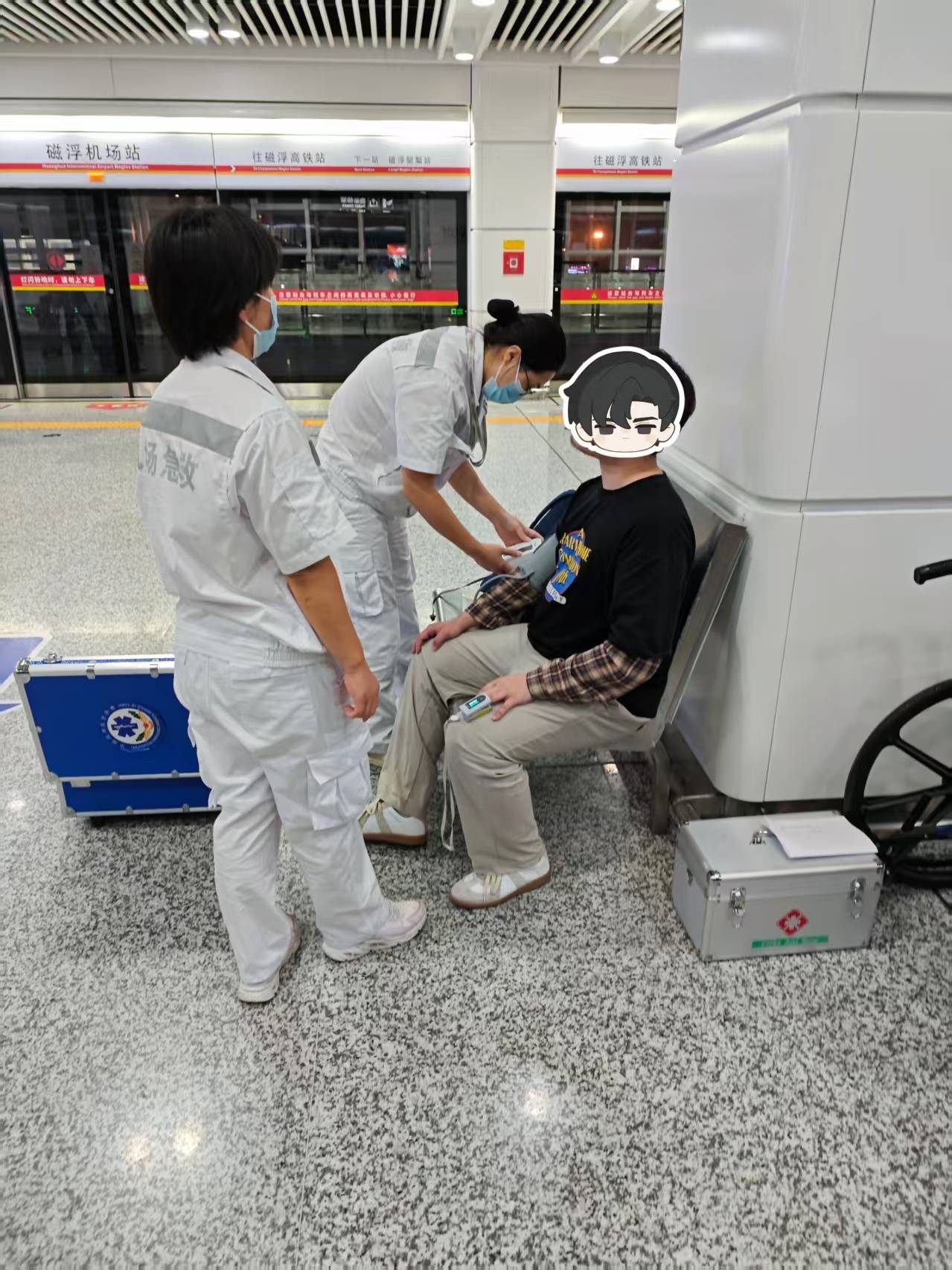 旅客长沙下飞机欲乘坐磁浮列车往城区找朋友<strong></p>
<p>东晶电子股票</strong>，突发呼吸不畅，民警与医护人员接力救援