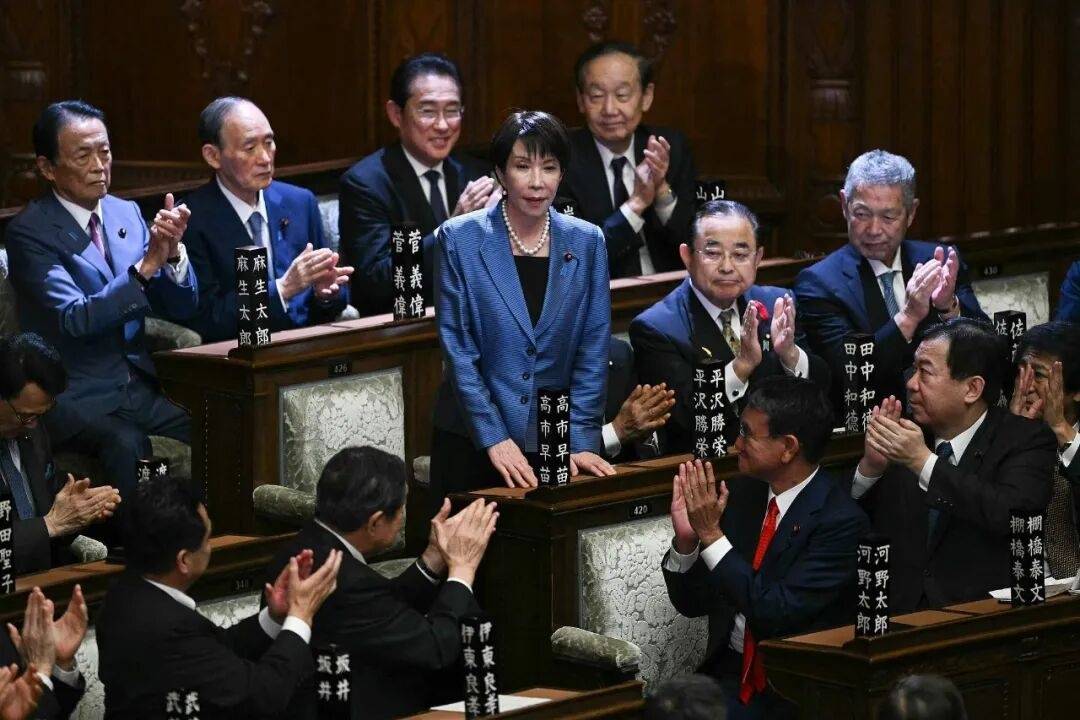 石破茂卸任当天<strong></p>
<p>云南白药股票</strong>，离开官邸时笑得合不拢嘴；此前吐槽当首相太累，没多少让人开心的事情