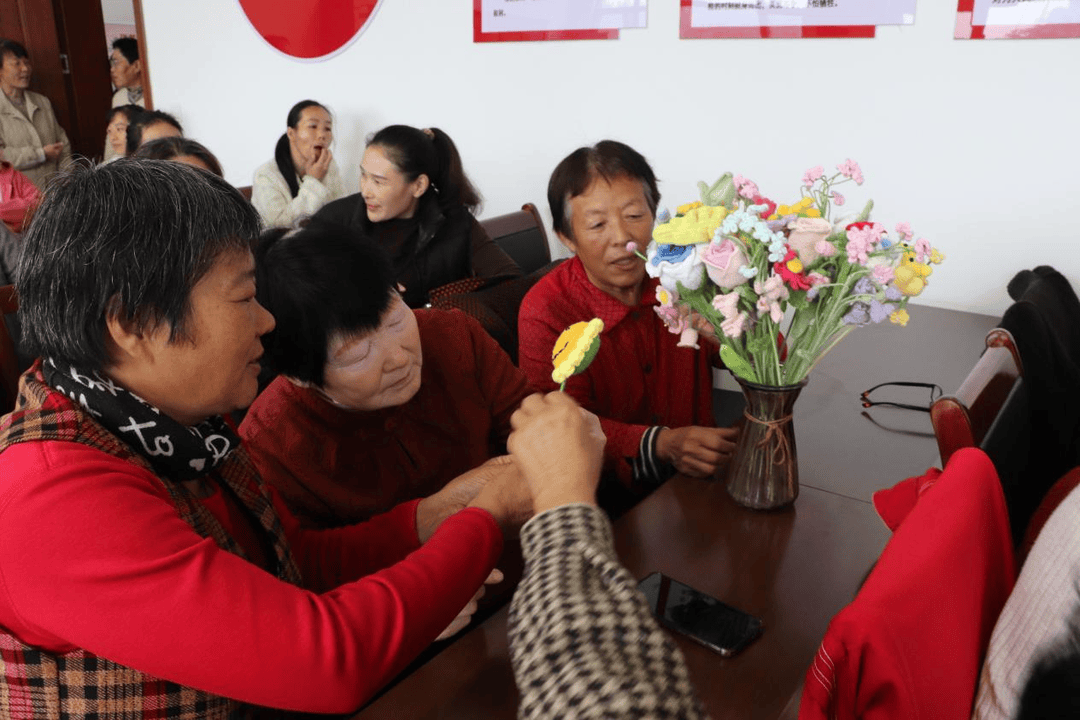 当钩针遇见乡土<strong></p>
<p>陕西能源股票</strong>，曲阜“非遗培训”绘就乡村振兴新图景