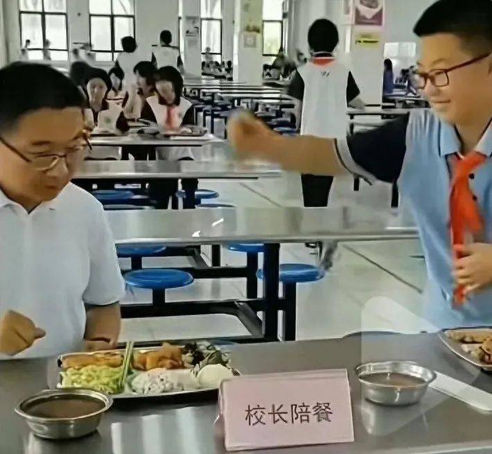 太突然！网红校长去世<strong></p>
<p>陕西能源股票</strong>，年仅54岁！学生留言：“这次，我要把鸡排给他”