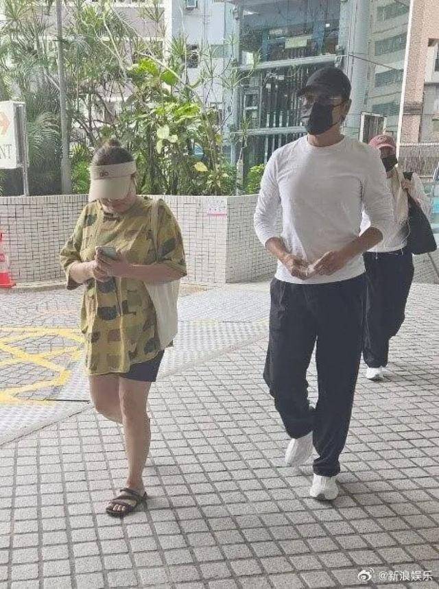 76岁“TVB黄金配角”许绍雄被曝病危<strong></p>
<p>山西汾酒股票</strong>,众人神情严肃