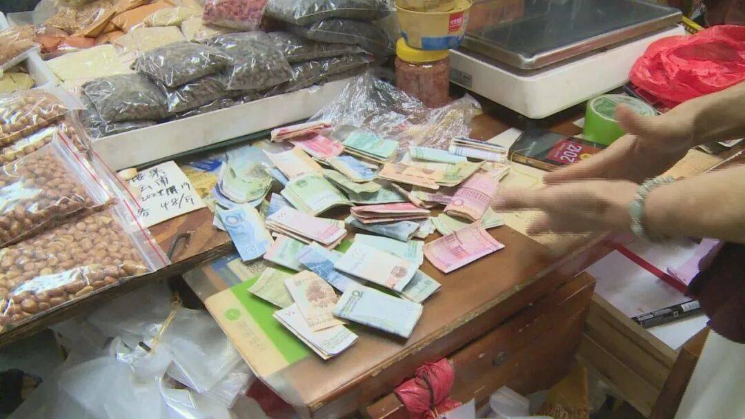 广东一男子两三年持续往批发店无故扔钱<strong></p>
<p>山西汾酒股票</strong>,店主:每次他都不承认,还钱还把钱送回来