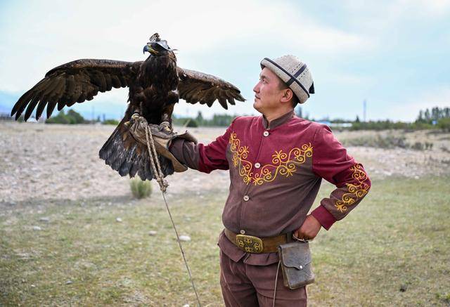 青年说 | 到中亚<strong></p>
<p>英特尔股票</strong>,奔赴一场激动人心的“探秘”