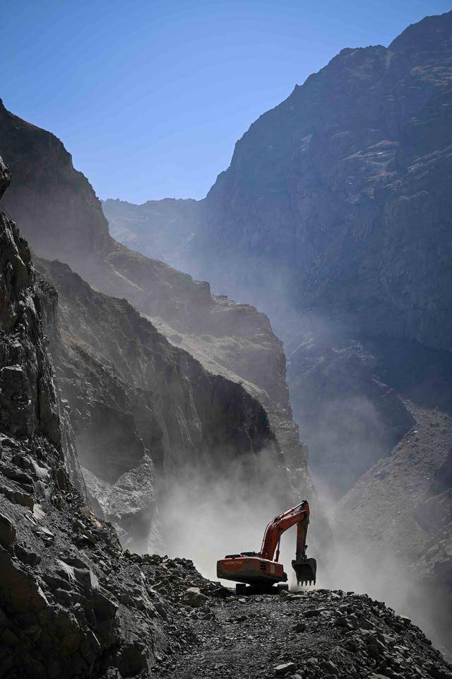 青年说 | 到中亚<strong></p>
<p>英特尔股票</strong>,奔赴一场激动人心的“探秘”