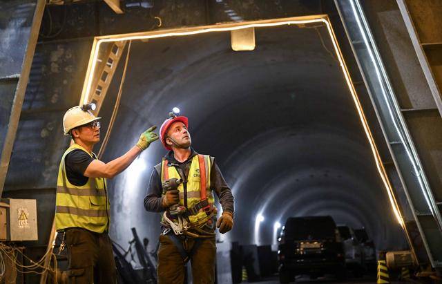 青年说 | 到中亚<strong></p>
<p>英特尔股票</strong>,奔赴一场激动人心的“探秘”