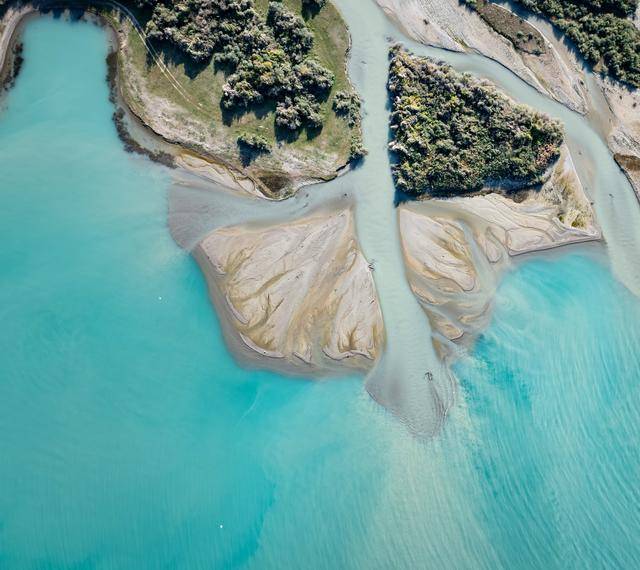 青年说 | 到中亚<strong></p>
<p>英特尔股票</strong>,奔赴一场激动人心的“探秘”