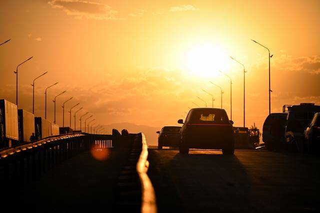 青年说 | 到中亚<strong></p>
<p>英特尔股票</strong>,奔赴一场激动人心的“探秘”