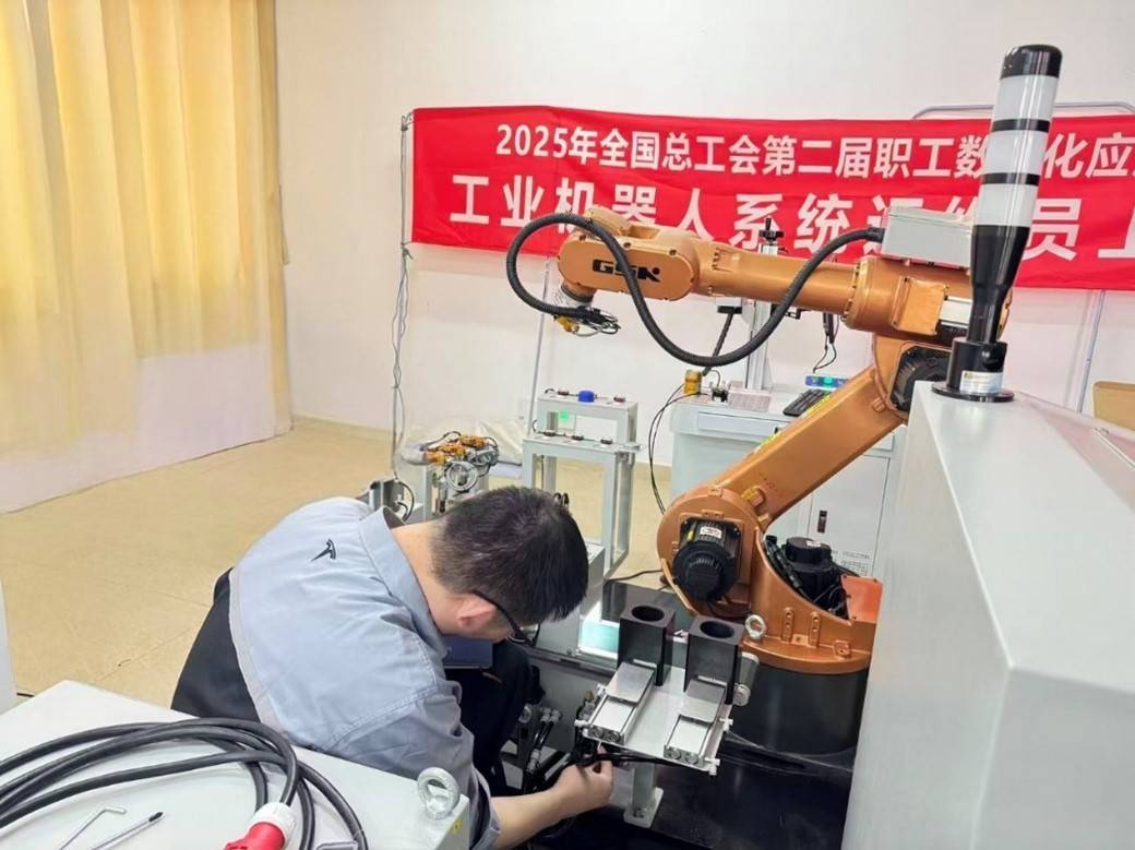 上海机器人系统运维选手集训有序推进<strong></p>
<p>英特尔股票</strong>,“破阵”指日可待