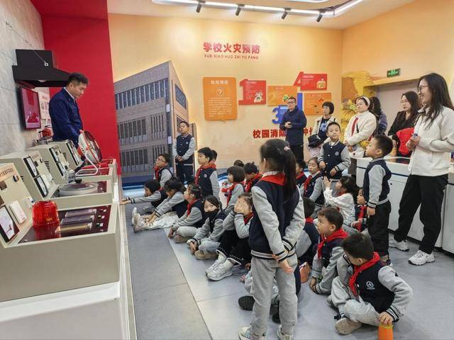 “泉民消防<strong></p>
<p>乐普医疗股票</strong>,生命至上”山东师范大学附属小学2024级7班雏鹰小队活动举行