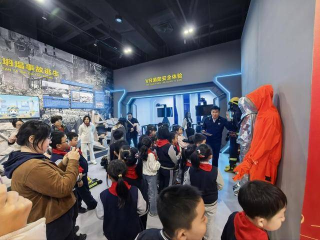 “泉民消防<strong></p>
<p>乐普医疗股票</strong>,生命至上”山东师范大学附属小学2024级7班雏鹰小队活动举行