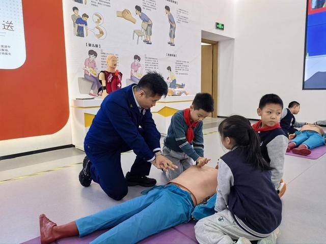 “泉民消防<strong></p>
<p>乐普医疗股票</strong>,生命至上”山东师范大学附属小学2024级7班雏鹰小队活动举行