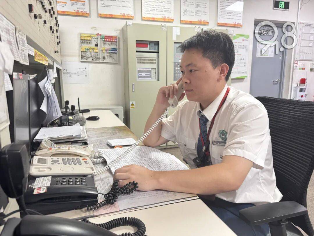 杭州地铁内<strong></p>
<p>马钢股份股票</strong>,女乘客突然崩溃大哭!紧接着……这一幕被拍下