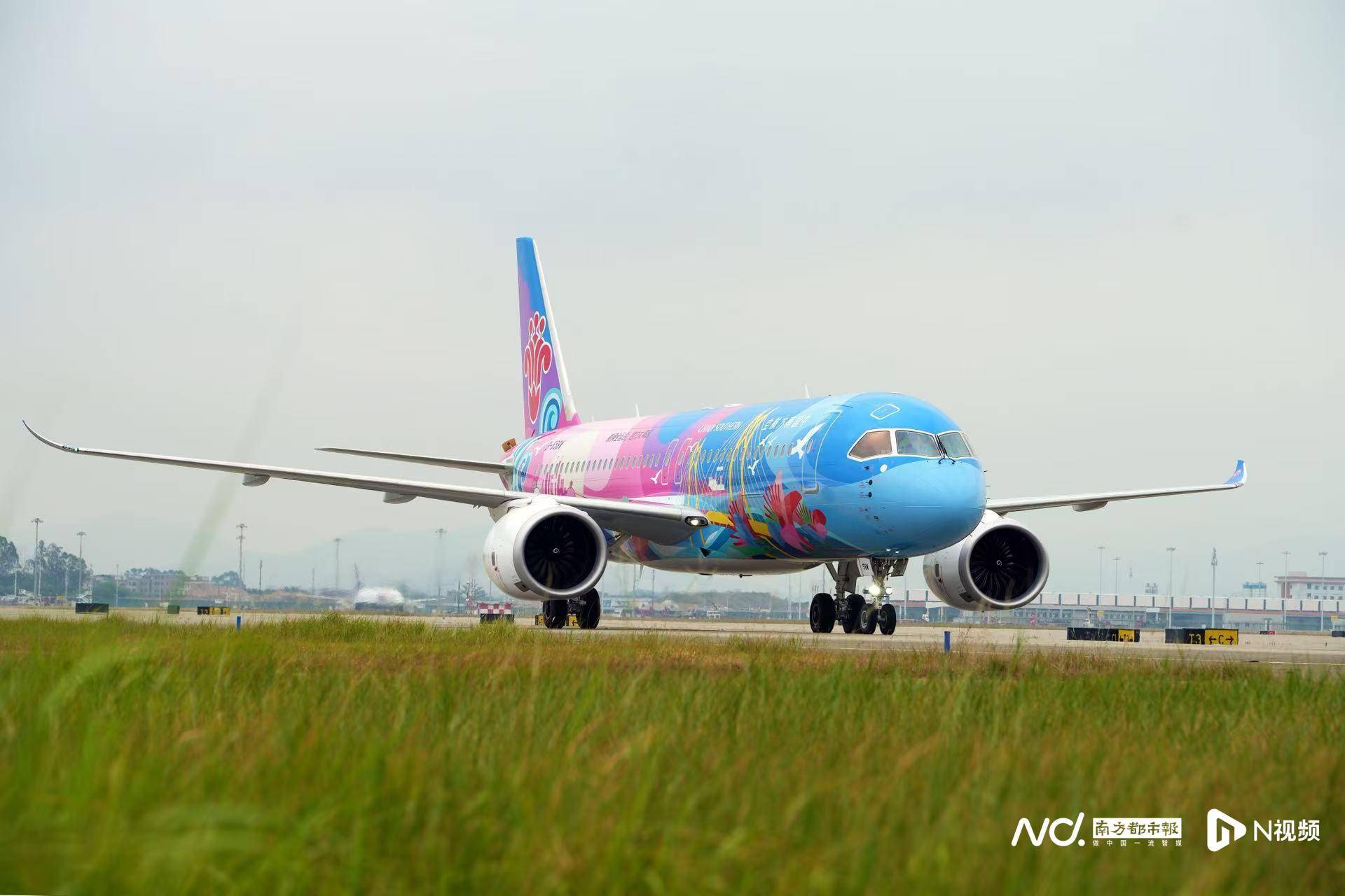 广州白云机场起飞<strong></p>
<p>奇安信股票</strong>!国内首架C919全运会主题彩绘机首航