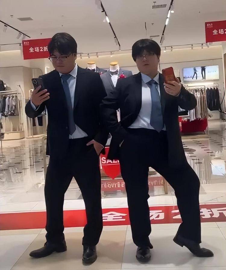 “史上最相似夫妻”被网友建议查下DNA<strong></p>
<p>奇安信股票</strong>,当事人:刚认识时不像,后来越长越像