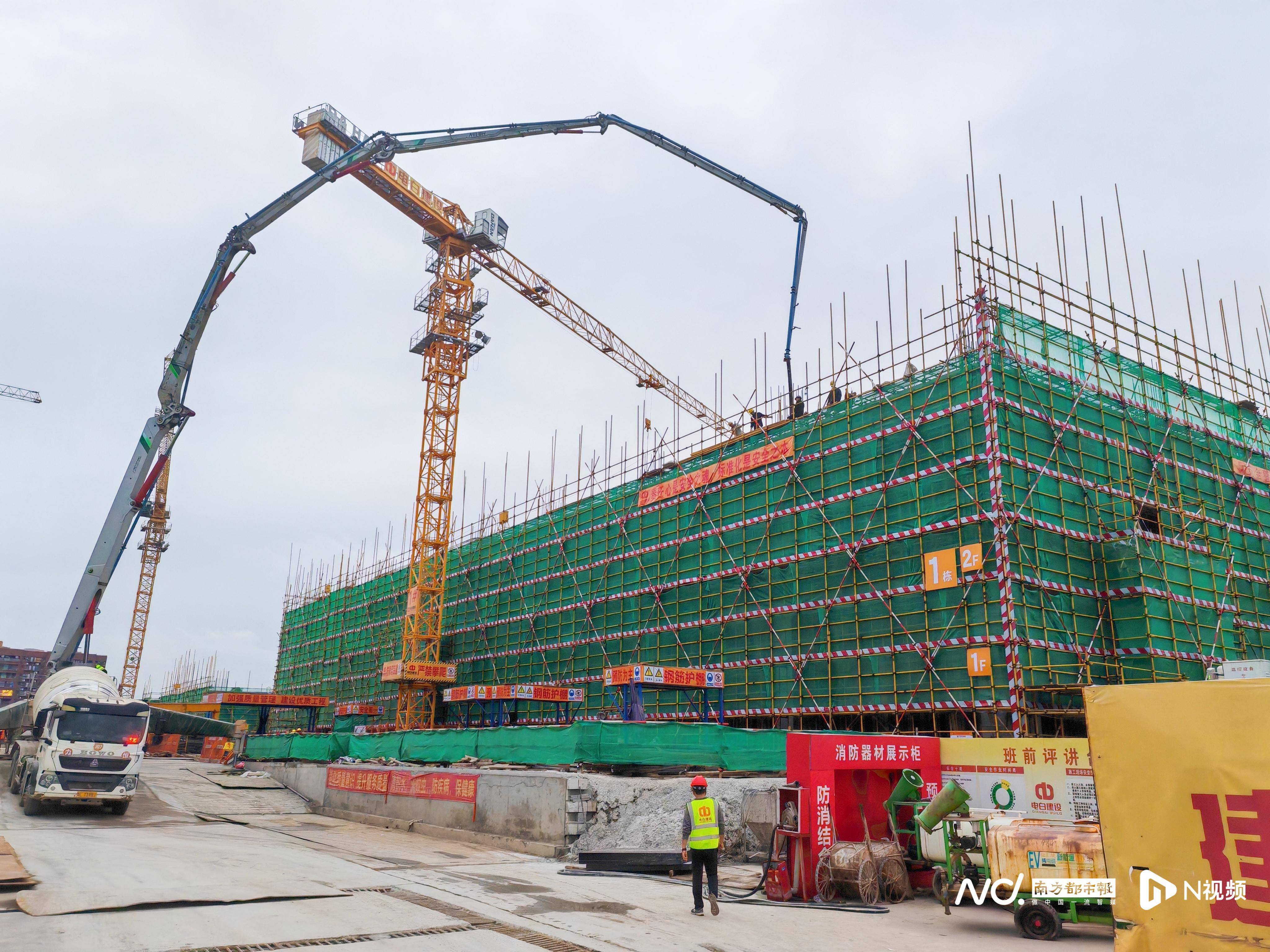 东莞市虎门镇党委书记李惠勤到虎门高铁站、大宁社区调研