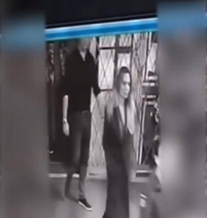 安吉丽娜·朱莉访乌<strong></p>
<p>神州泰岳股票</strong>，保镖被带走