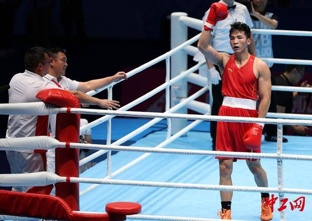 全运会拳击男子80公斤级决赛<strong></p>
<p>七匹狼股票</strong>，王小保夺冠！