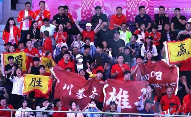 全运会拳击男子80公斤级决赛<strong></p>
<p>七匹狼股票</strong>，王小保夺冠！