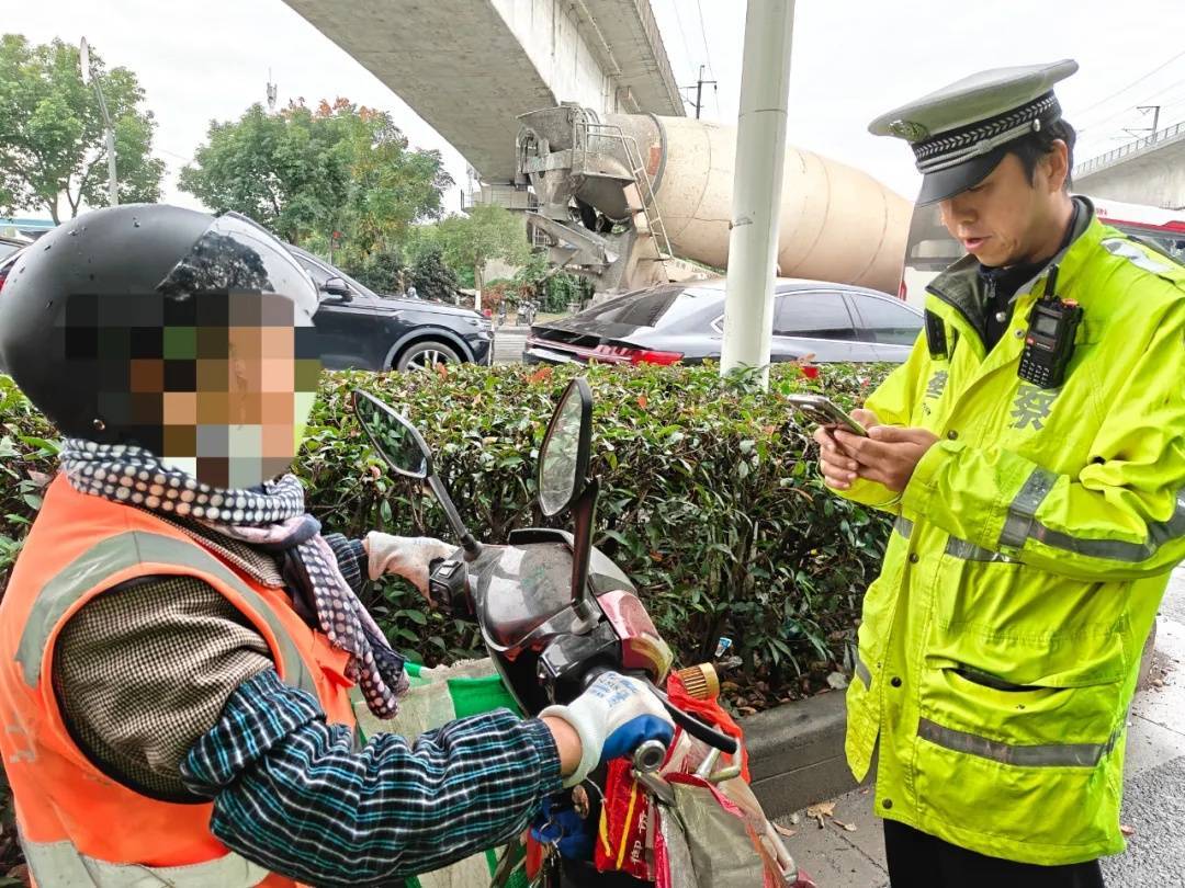 上海警方:全市严查<strong></p>
<p>龙湖股票</strong>,请市民坚决抵制!一周内多人被罚款!