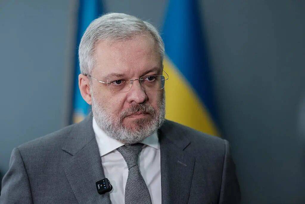 泽连斯基:绝对不可接受<strong></p>
<p>龙湖股票</strong>,司法部长和能源部长不能再待在他们的位子上了